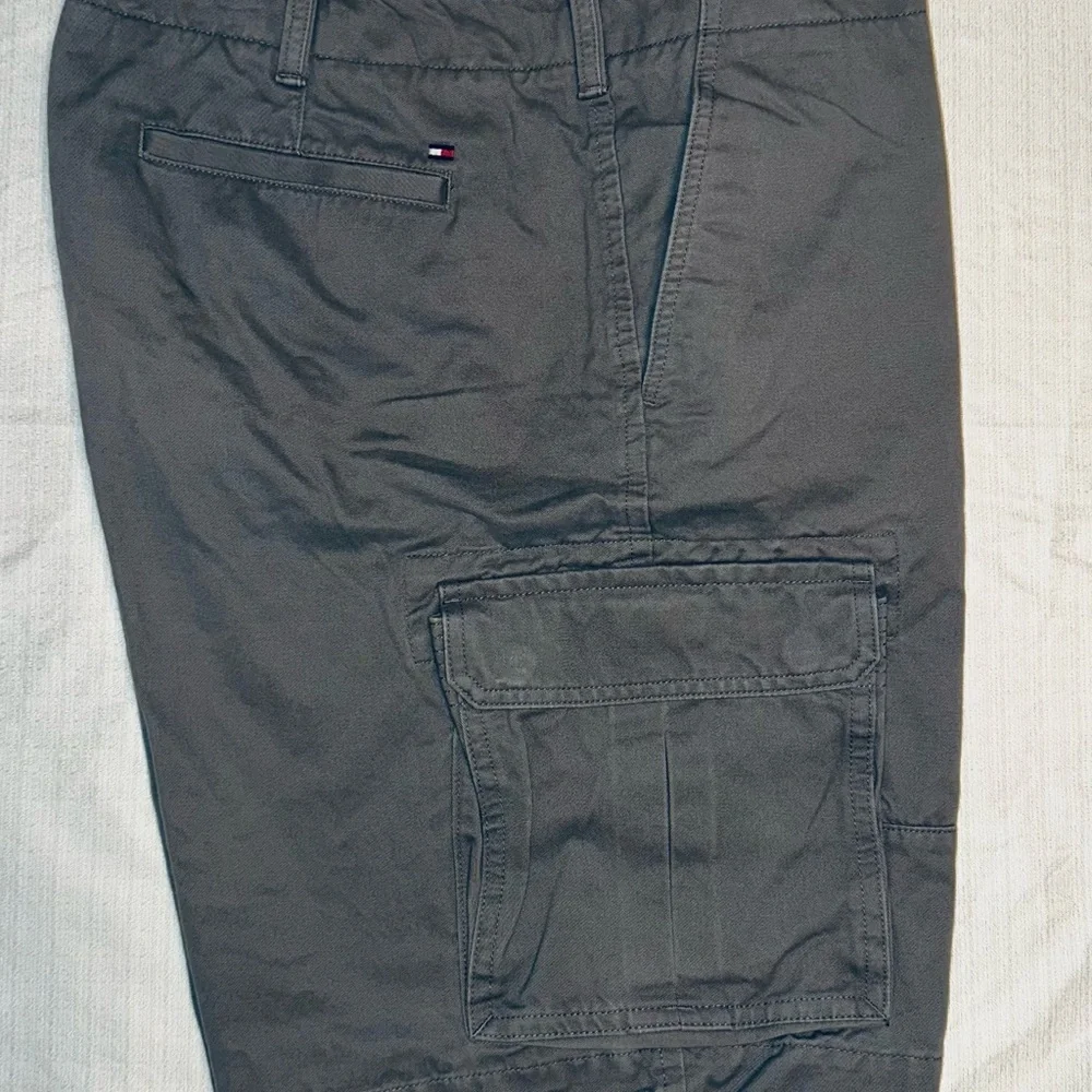 Tommy Hilfiger Gray Cargo Shorts with Relaxed Fit